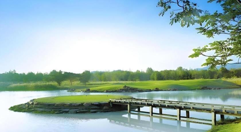 Lake View Hotel And Golf Club HHQ Extérieur photo