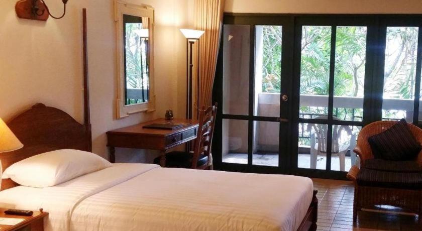 Lake View Hotel And Golf Club HHQ Extérieur photo